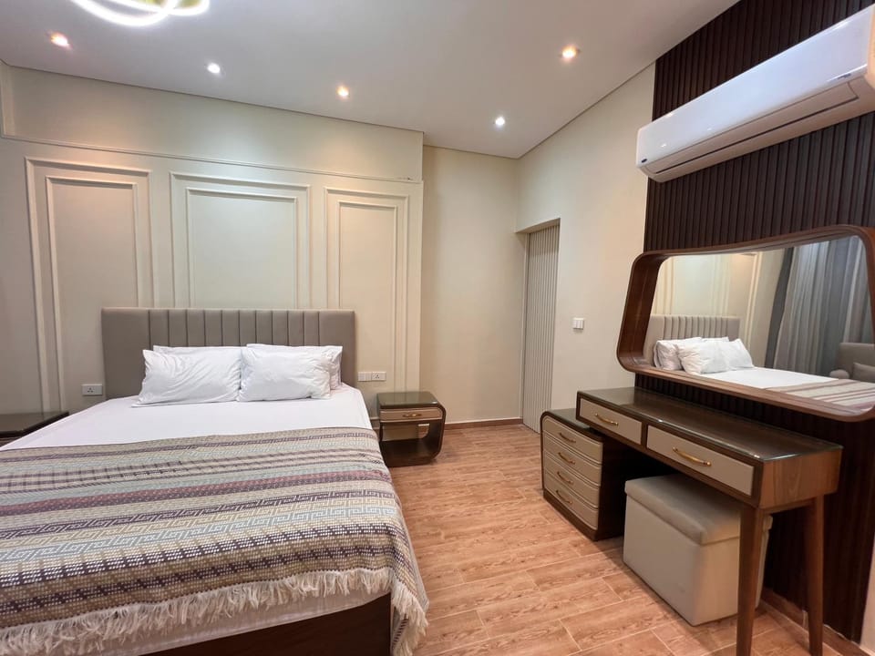 Luxury 3BR Home Overlooking the Nile in Garden City - By Kemetland Apartment in Cairo