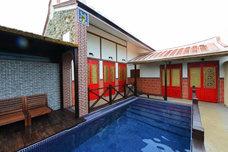 Swimming pool