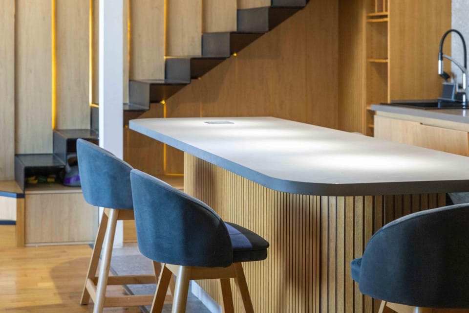Kitchen or kitchenette, Seating area, Dining area