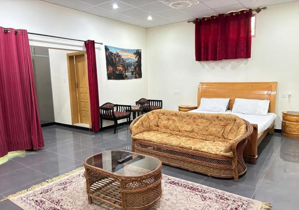 Bed, Living room, Photo of the whole room, Seating area, Bedroom