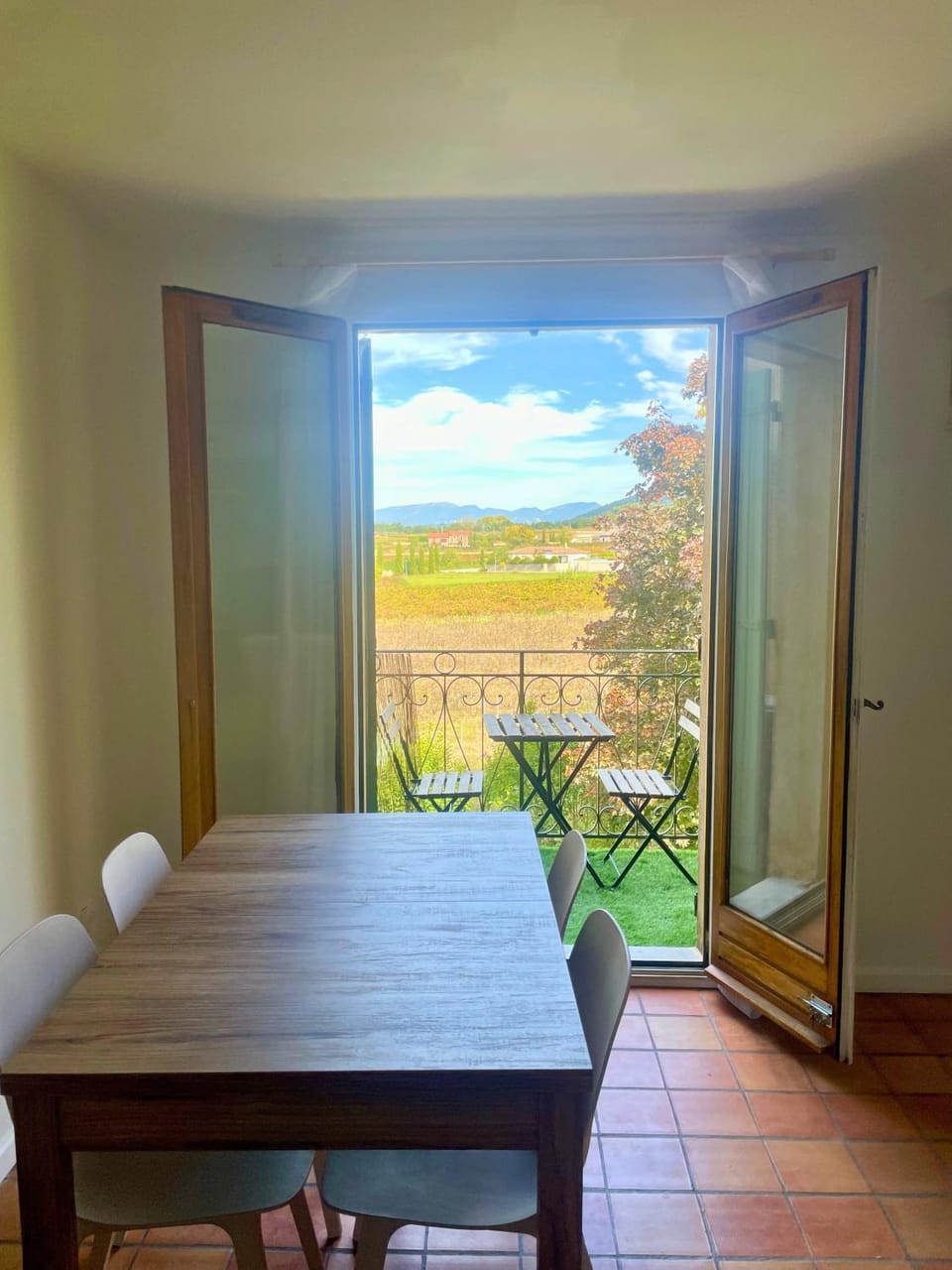 View (from property/room), Balcony/Terrace, Dining area