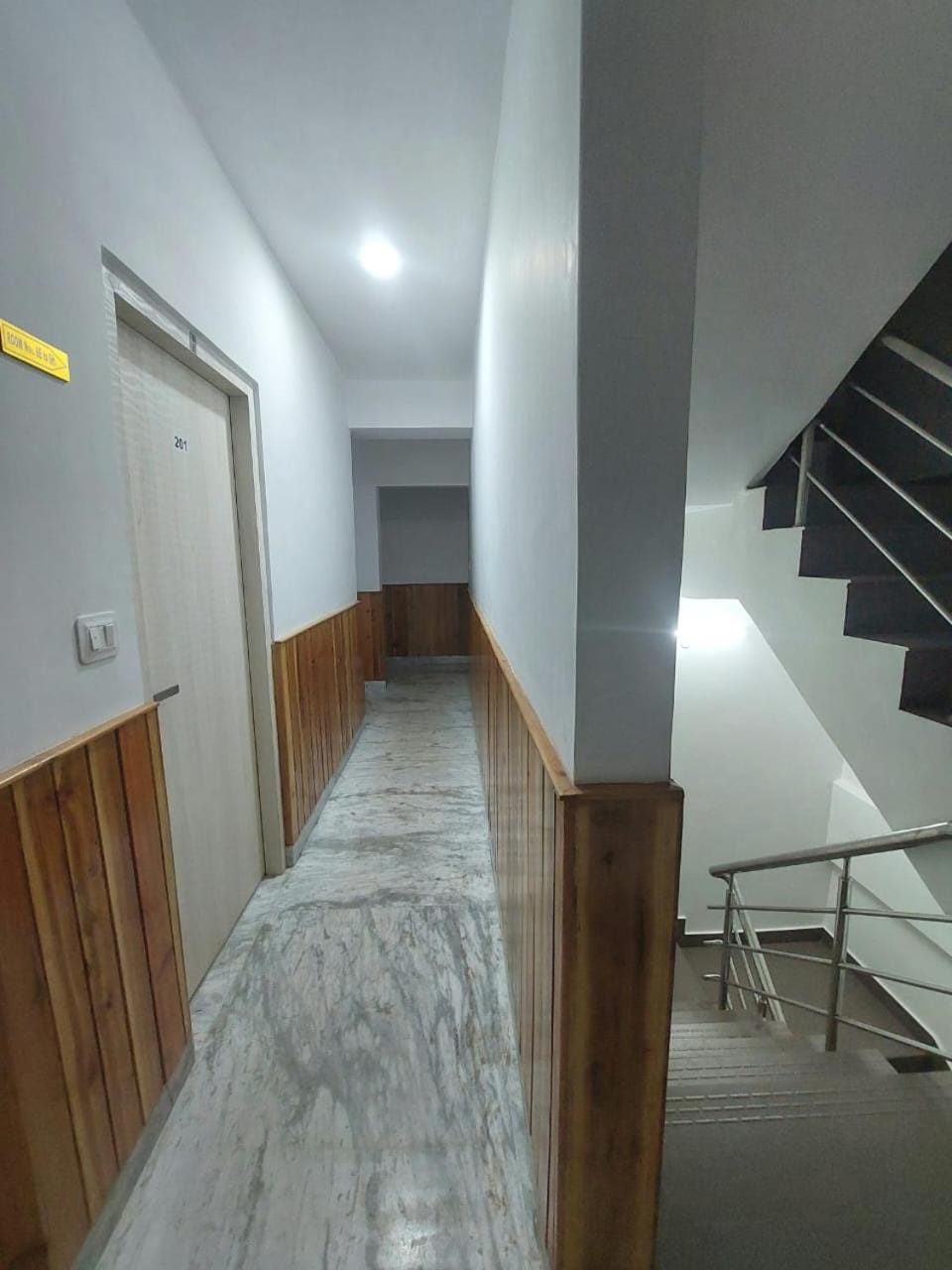 Hotel Rashak - Mg Marg Hotel in India