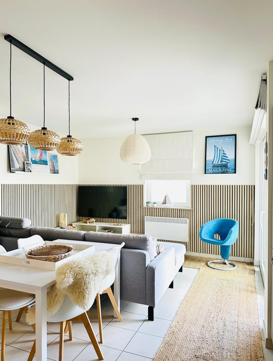 TV and multimedia, Living room, Seating area, Evening entertainment