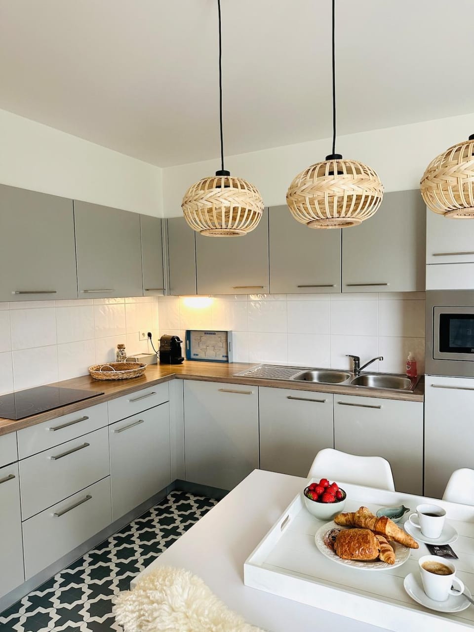 Coffee/tea facilities, Kitchen or kitchenette, Food and drinks, Food, stove