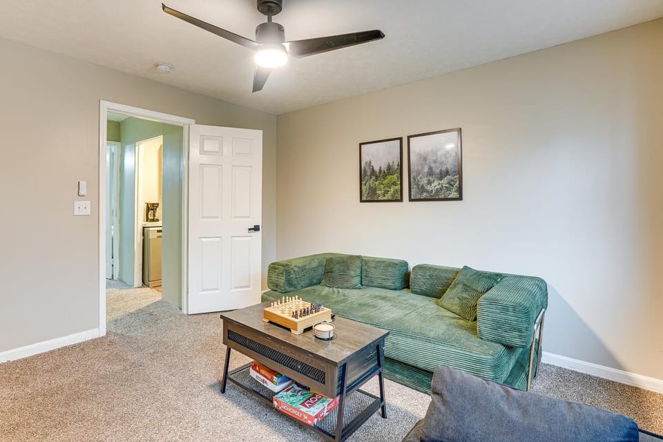 Stay Near the Derby & Downtown! Louisville Apt Apartment in Jefferson County