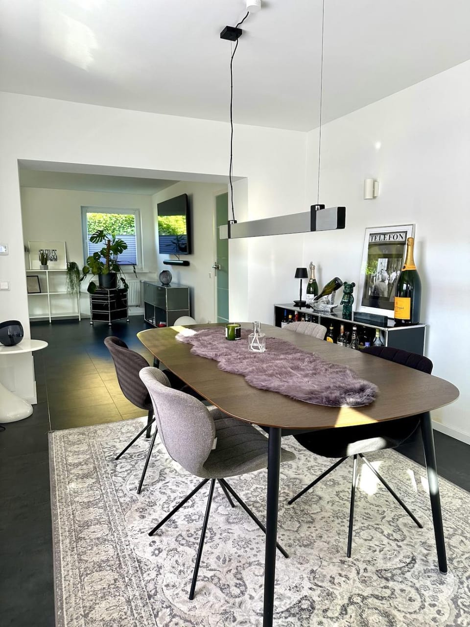 Seating area, Dining area