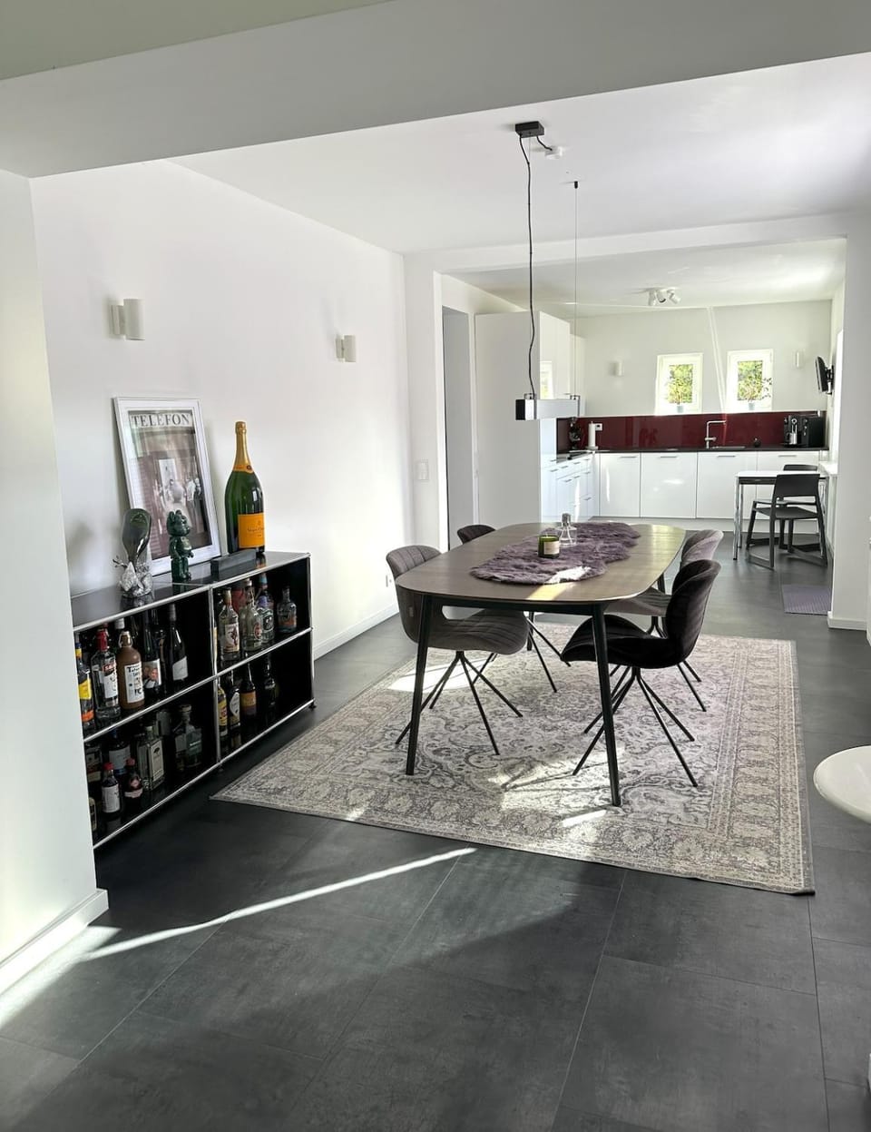 Kitchen or kitchenette, Seating area, Dining area