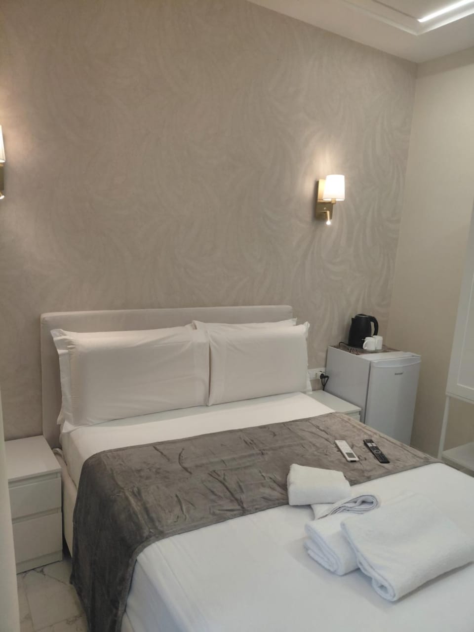 Guest House Rojo - Termini station Rome Bed and Breakfast in Rome