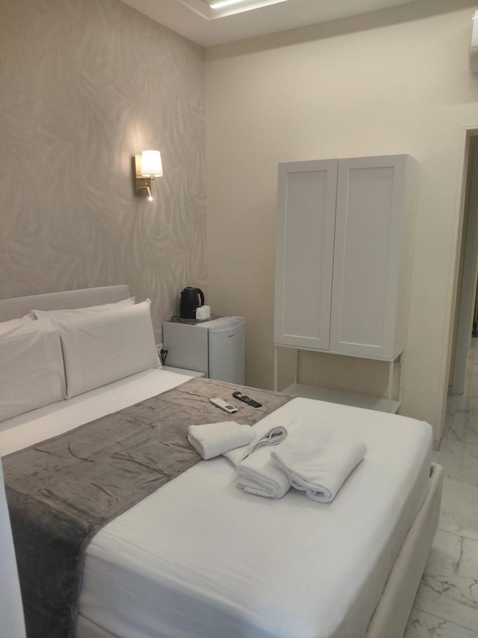 Guest House Rojo - Termini station Rome Bed and Breakfast in Rome