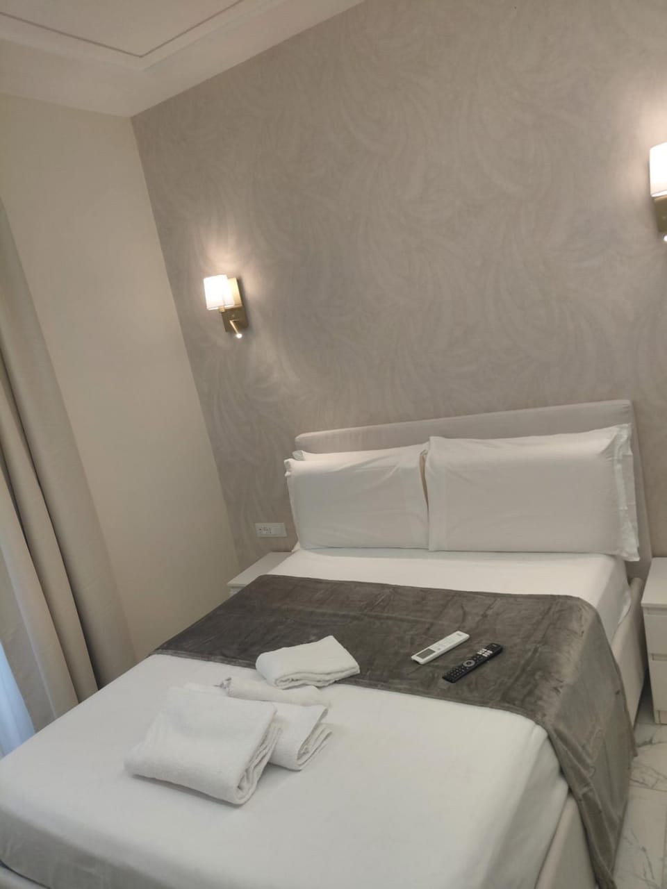 Guest House Rojo - Termini station Rome Bed and Breakfast in Rome