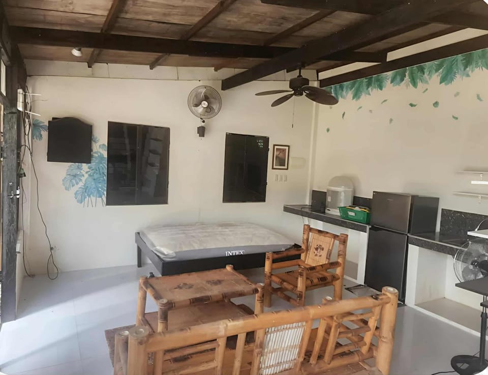 Kitchen or kitchenette, Living room, Dining area, oven