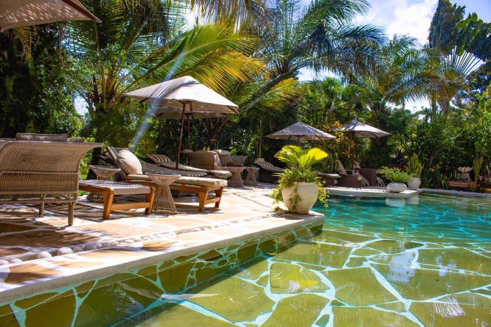 Swimming pool, sunbed