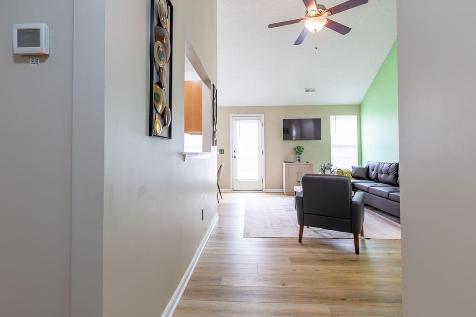 TV and multimedia, Living room, Seating area, Evening entertainment