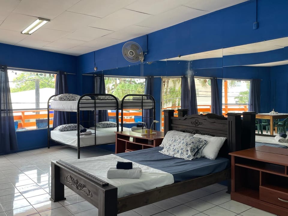 Property building, Bed, Bedroom