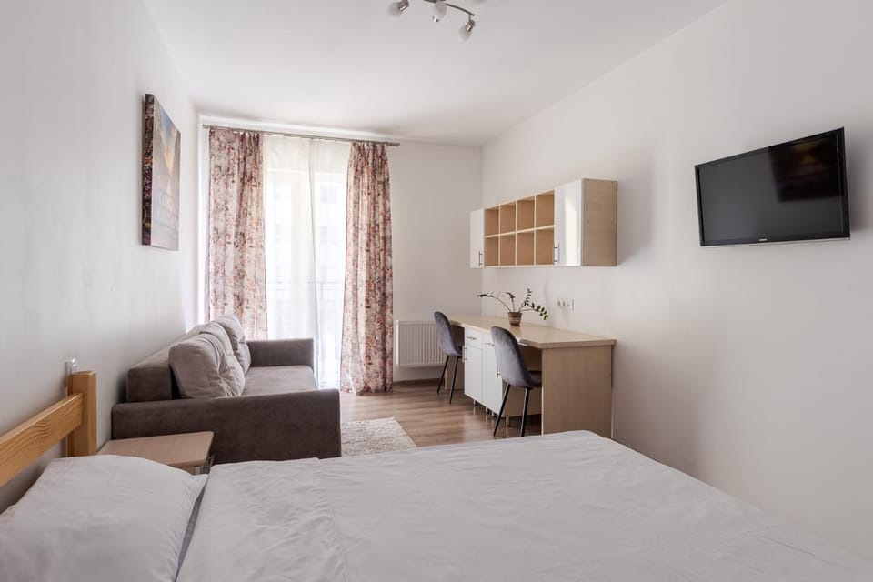 Bed, Seating area, Bedroom
