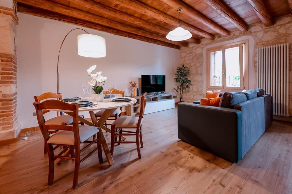 Communal lounge/ TV room, TV and multimedia, Living room, Seating area, Dining area, Evening entertainment