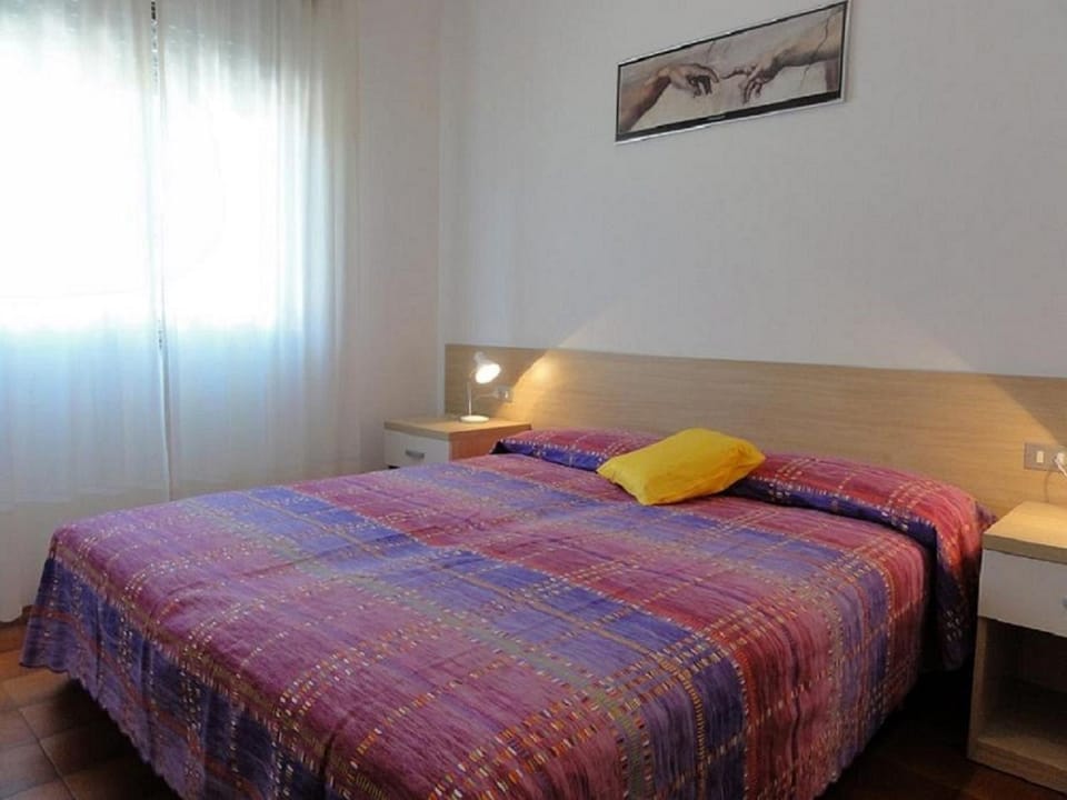 Bed, Decorative detail, Bedroom
