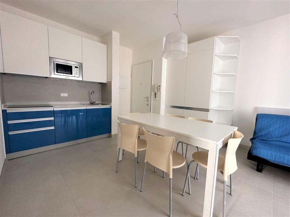 Dining area, microwave, kitchen