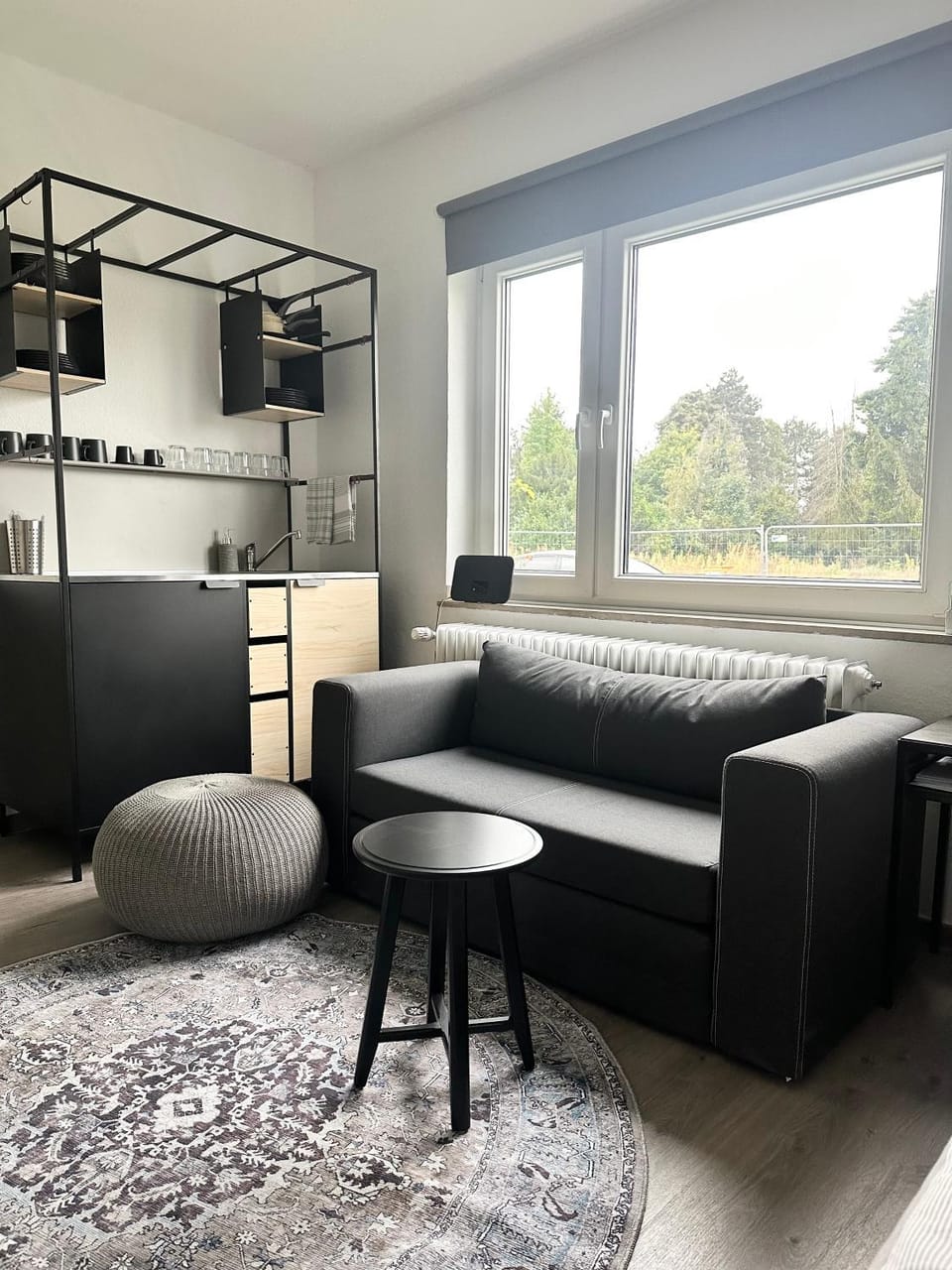 Kitchen or kitchenette, Living room, Seating area, Dining area