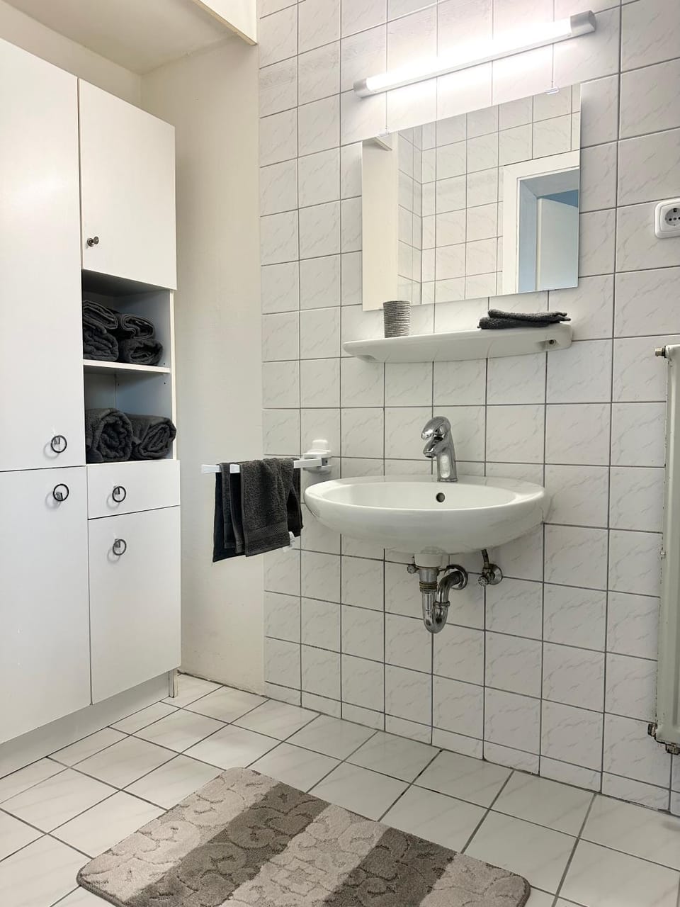 Bathroom, towels