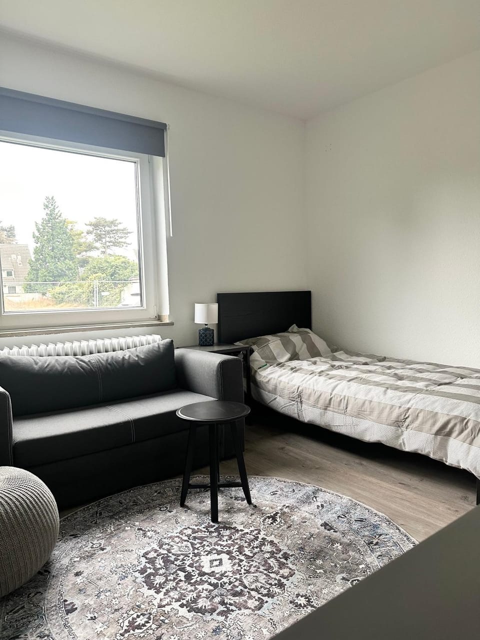 Bed, Seating area, Bedroom