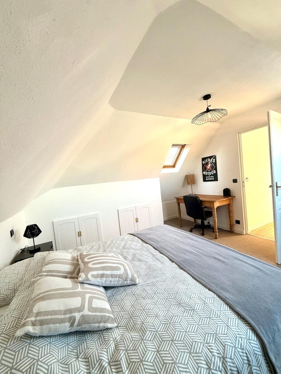 Bed, Photo of the whole room, Bedroom