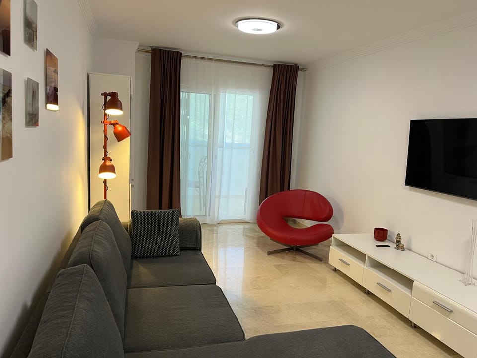 Communal lounge/ TV room, TV and multimedia