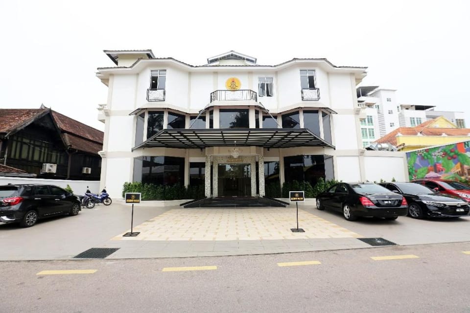 Property building, Day, Neighbourhood, Street view, Location, Parking
