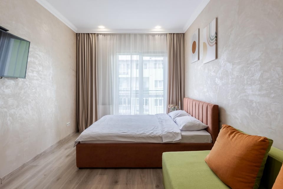 Bed, TV and multimedia, Photo of the whole room, Bedroom