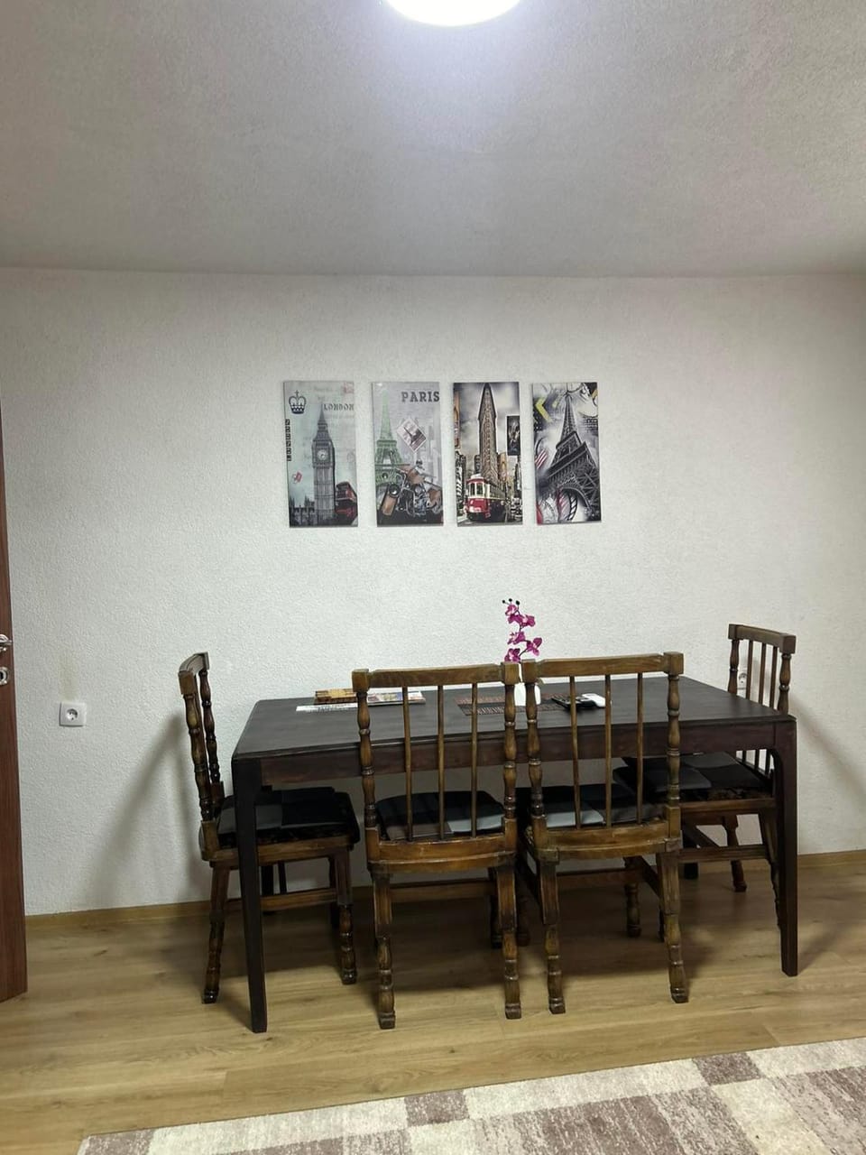 Seating area, Dining area
