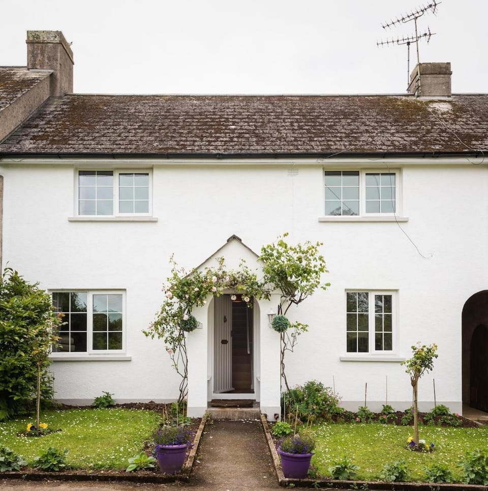 Property building, Day, Garden, Garden view