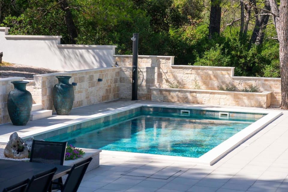 Shower, Patio, Day, Natural landscape, On site, Pool view, Swimming pool, sunbed