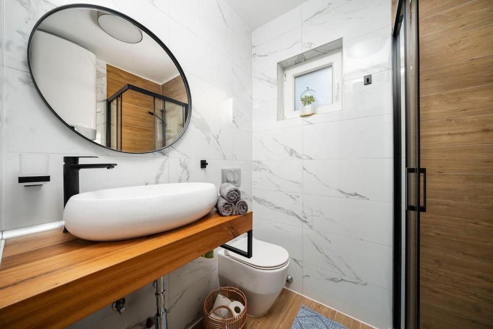 Bathroom, towels