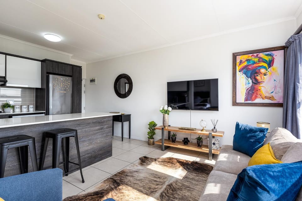 TV and multimedia, Kitchen or kitchenette, Living room, Dining area, oven