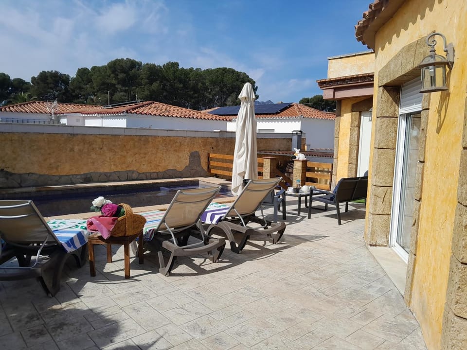 Balcony/Terrace, Swimming pool, sunbed