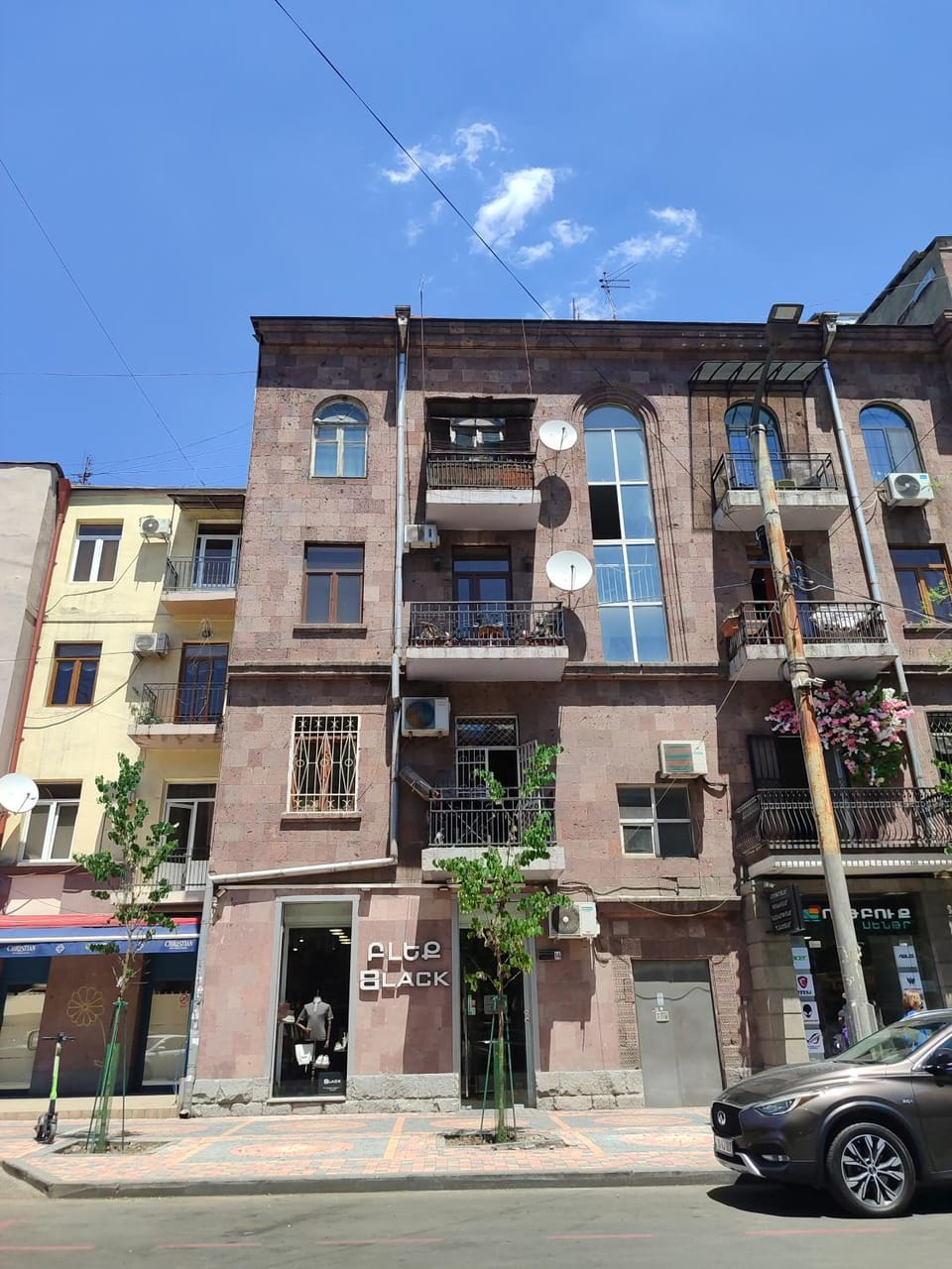 Property building, Day, Neighbourhood, Location