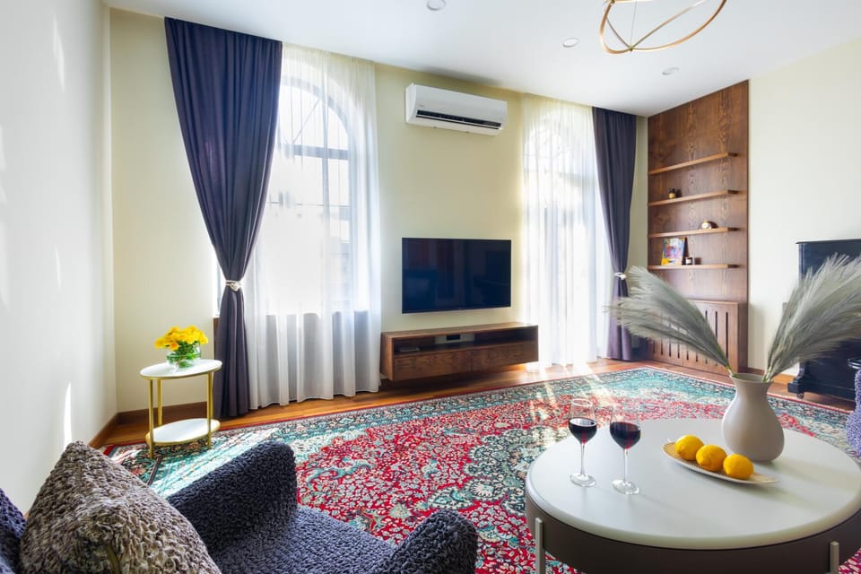 Living room, Seating area, Evening entertainment, air conditioner