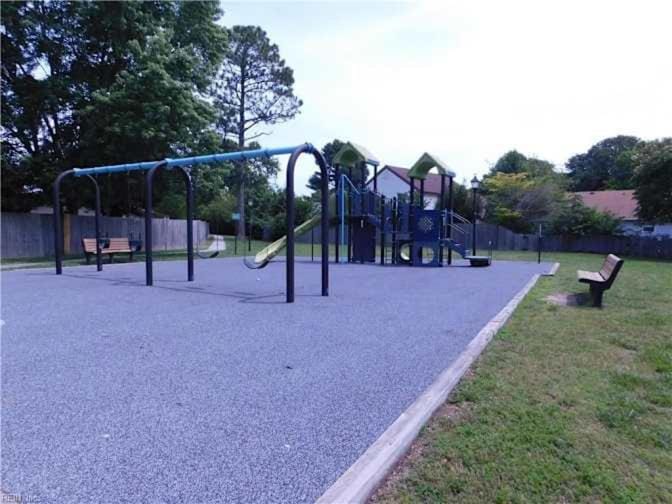 Cozy, private room near Virginia Beach town center Bed and Breakfast in Chesapeake