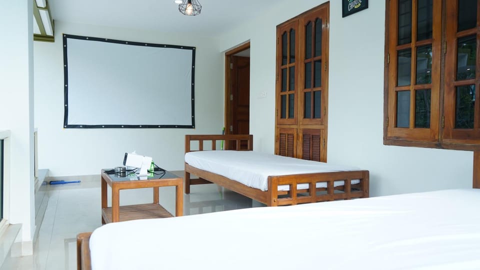 Communal lounge/ TV room