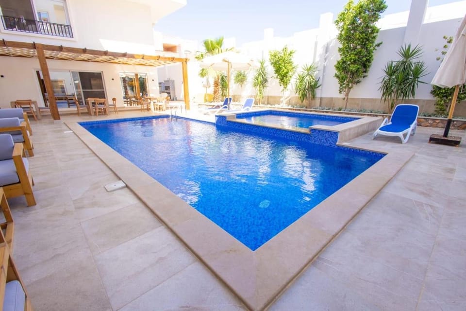 Day, Pool view, Swimming pool, sunbed
