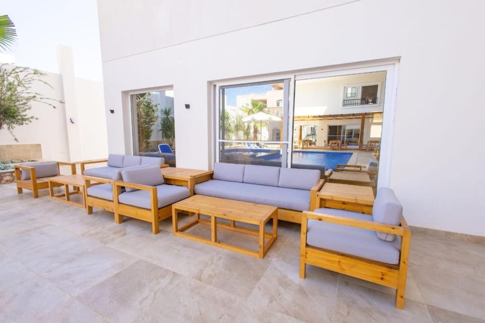 Patio, Living room, Seating area, Dining area
