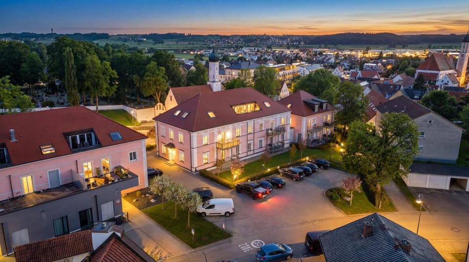 Property building, Neighbourhood, City view, Location, Sunset, Parking