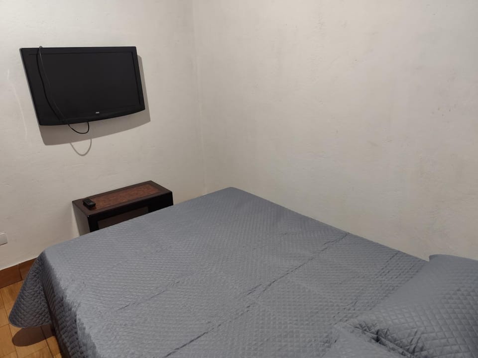 Bed, TV and multimedia, Bedroom