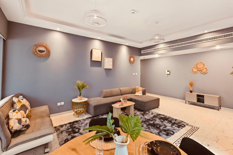 Luxury Retreat Your High Floor Heaven in Marina Apartment in Dubai