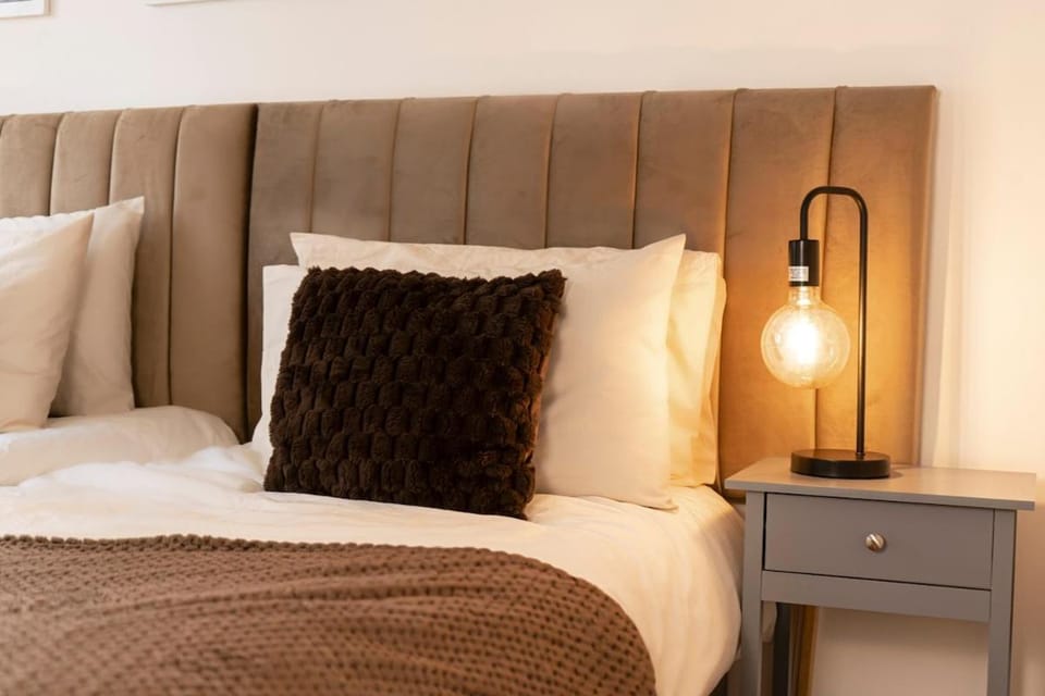 Luxury Flat - Prime Location - FREE PARKING - Next To Station Apartment in Luton