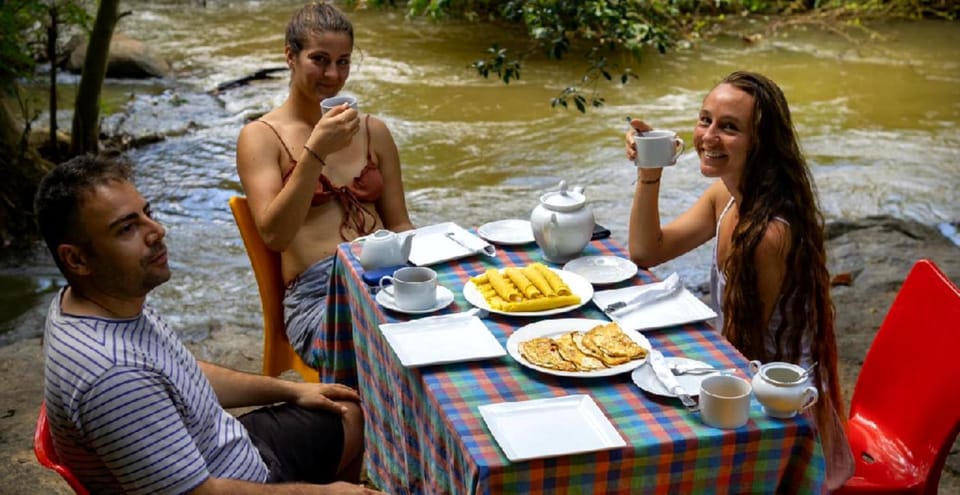 Restaurant/places to eat, Natural landscape, Coffee/tea facilities, Food and drinks, Dining area, Food, River view, Breakfast, Drinks