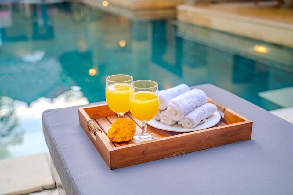 Food and drinks, Pool view, Swimming pool, Drinks