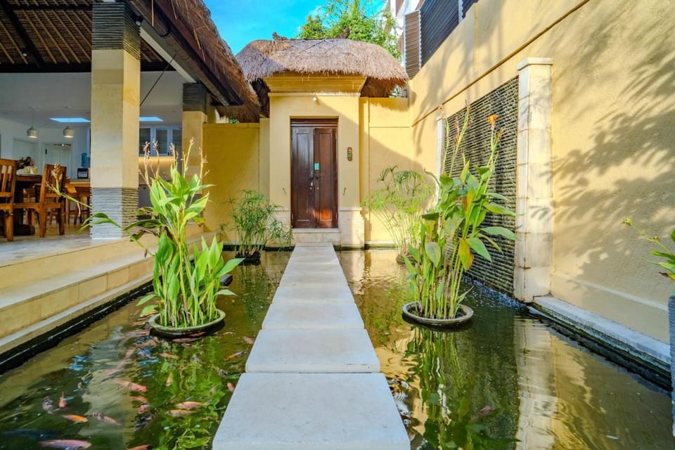 Property building, Facade/entrance, Day, Garden