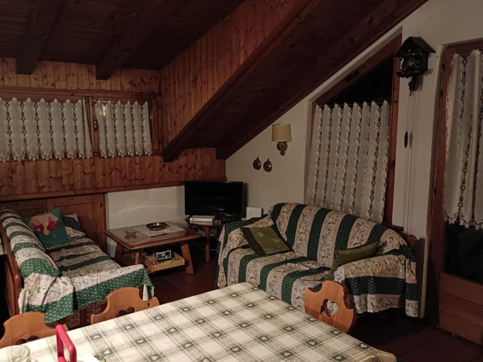 Communal lounge/ TV room
