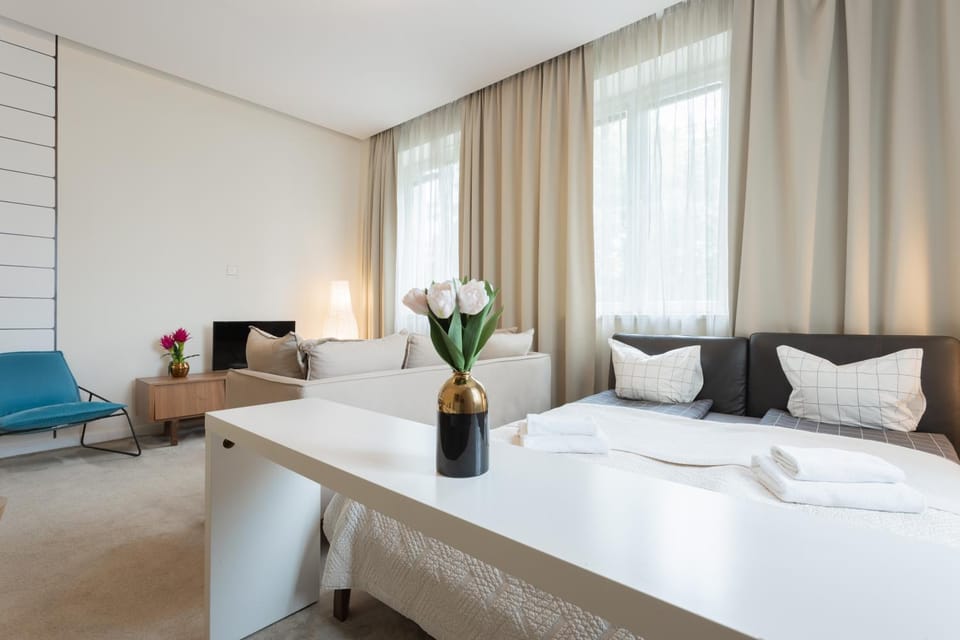 Bed, Living room, Photo of the whole room, Seating area, Bedroom, towels